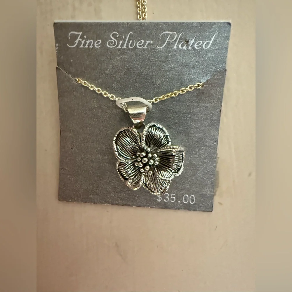 NWT necklace